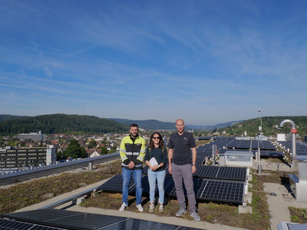 Kantonsspital Winterthur Solaranlage mit Luis, Janine und Leiter Hauswartung KSW